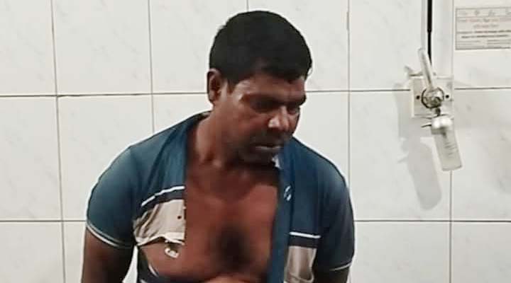 মেহেরপুরে দ্বিতীয় শ্রেণির ছাত্রীকে কুপ্রস্তাব, ভ্যানচালককে পিটুনি শেষে পুলিশে সোপর্দ 